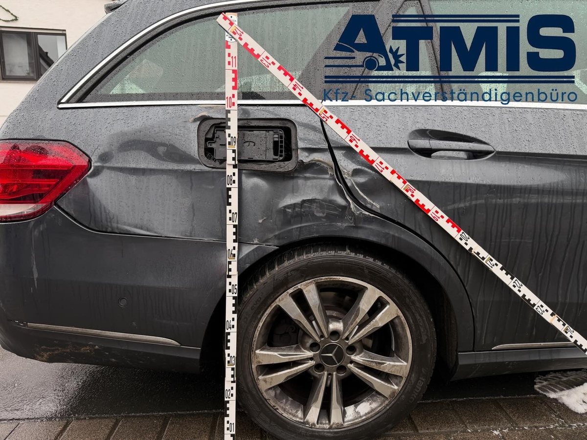 Schadengutachten Mercedes E-Klasse – Heckschaden